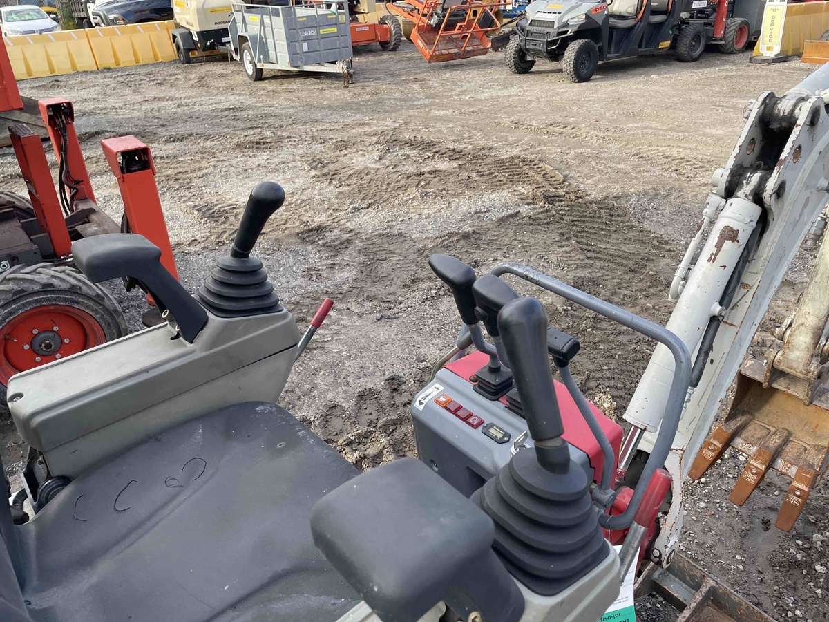 2019 Takeuchi TB210R-6