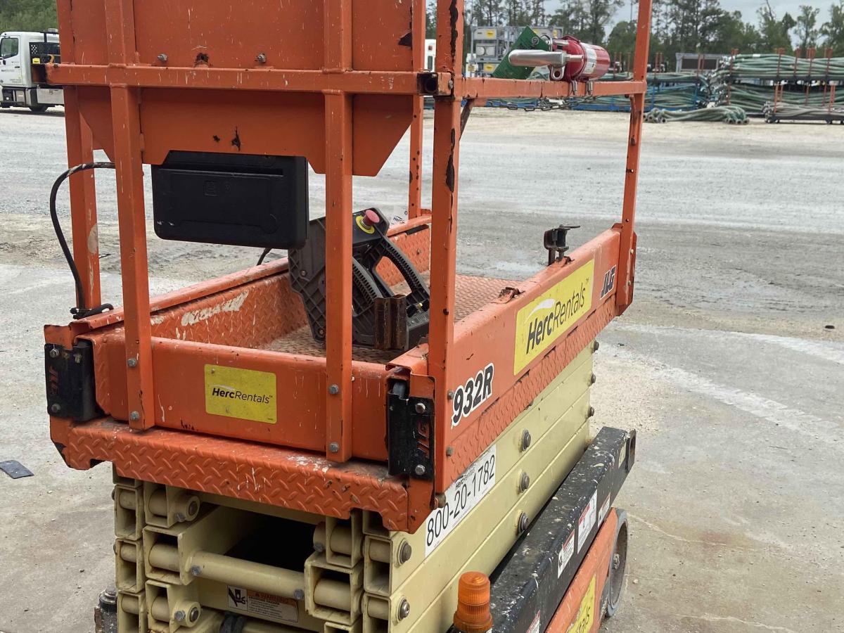 2018 JLG 1932R