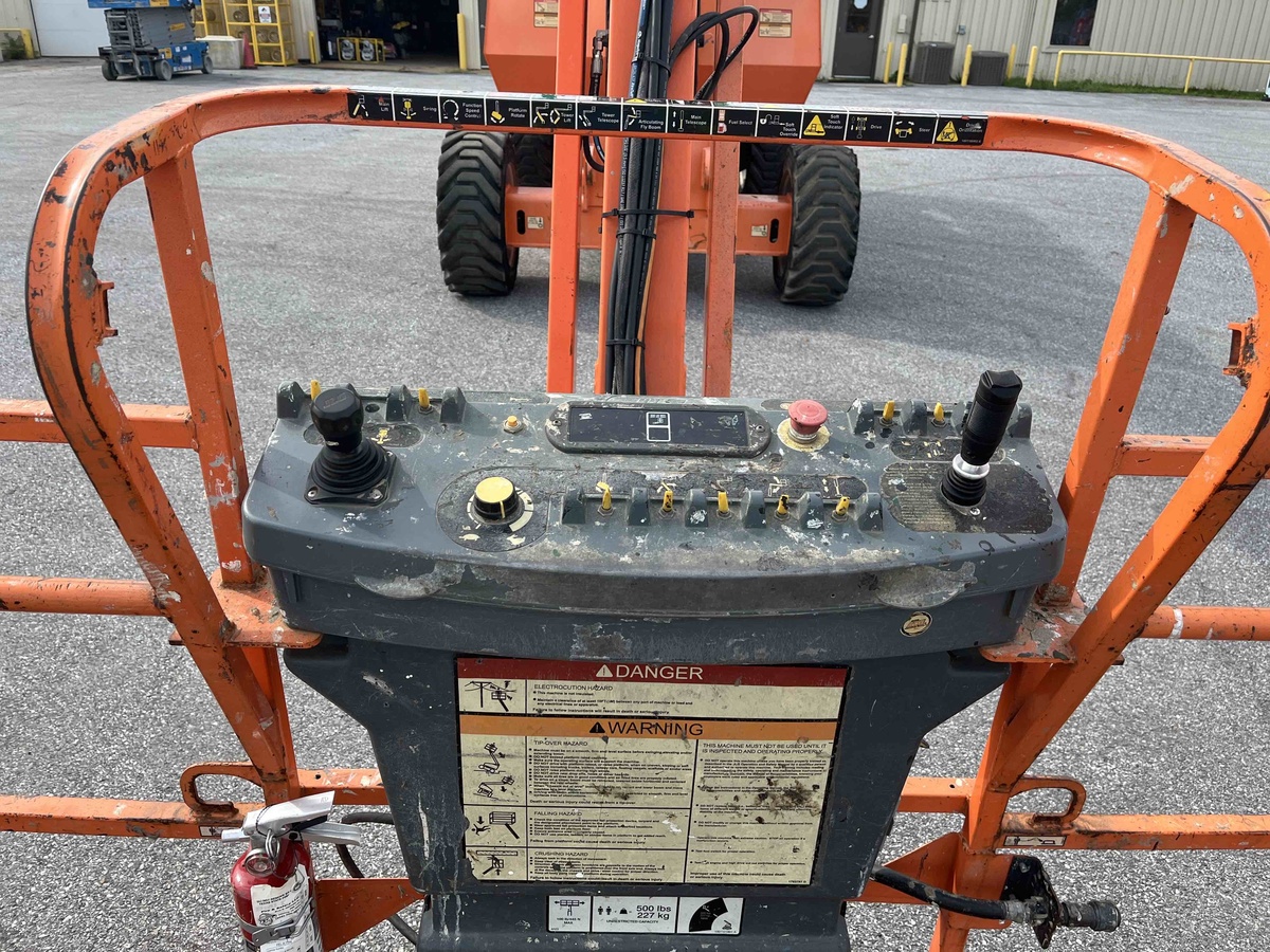 2016 JLG 800AJ-11