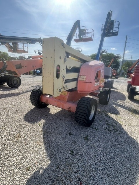 2017 JLG 450AJ