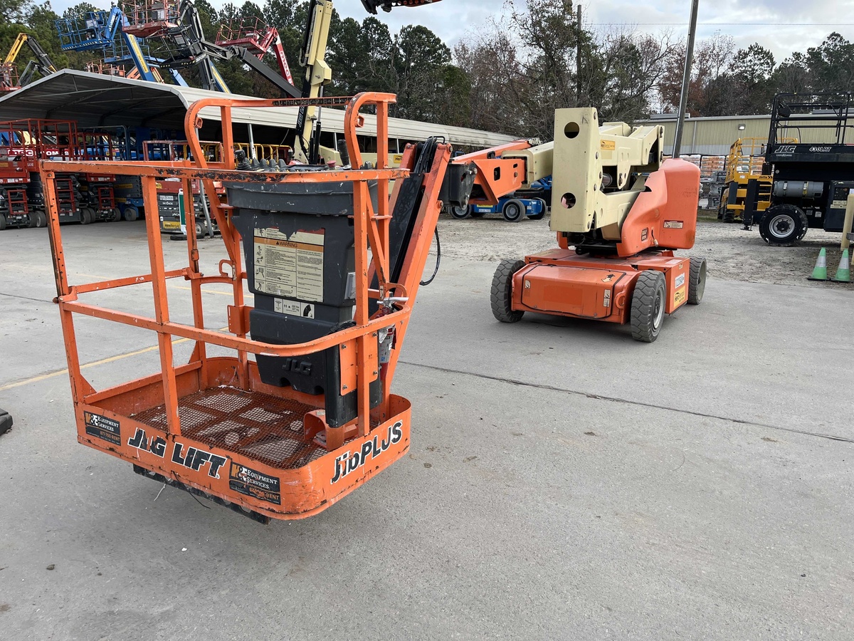 2017 JLG E400AJPN-4