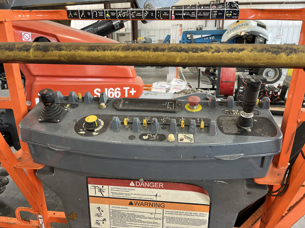 2017 JLG E450AJ-2