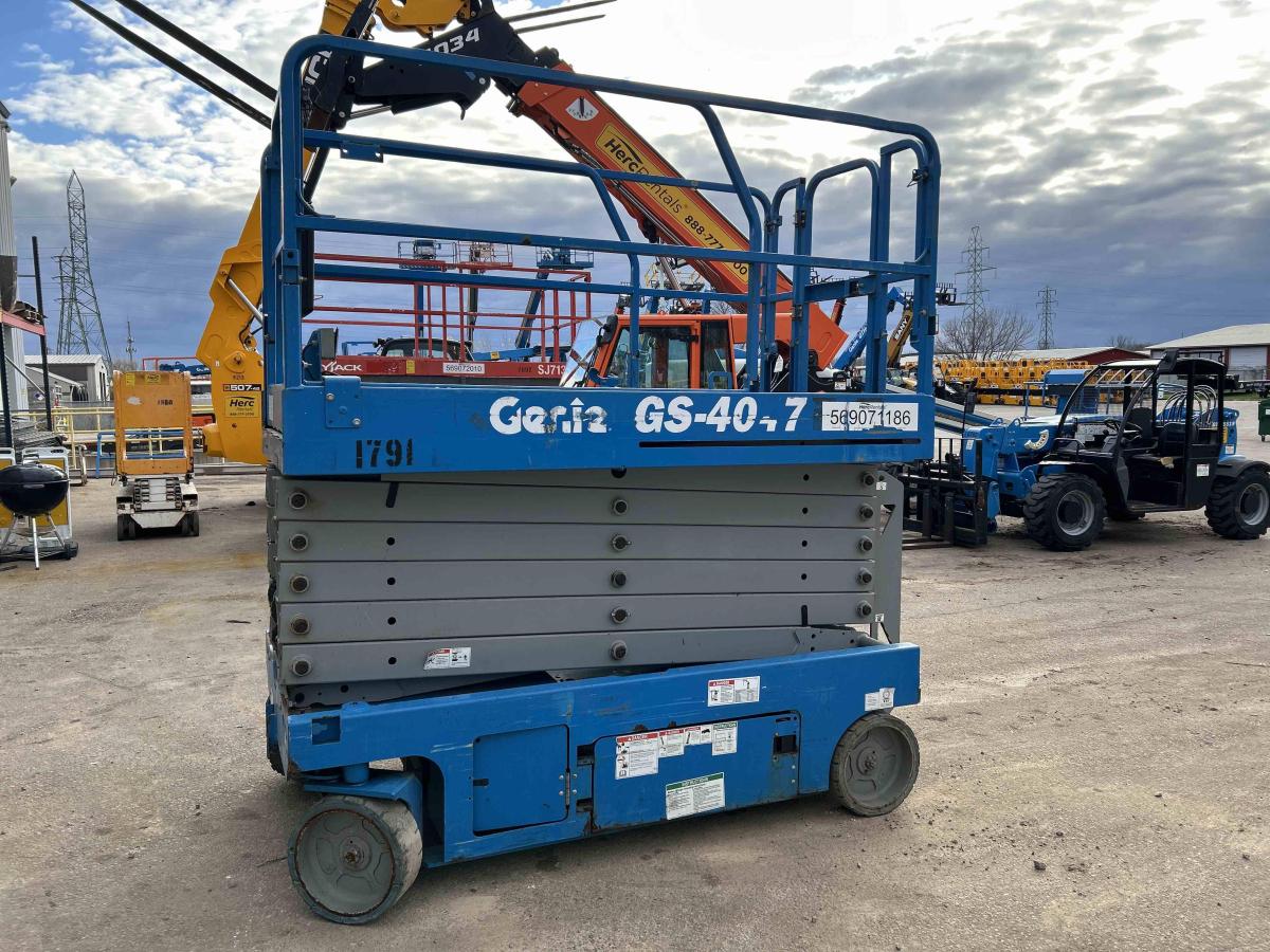2017 Genie GS-4047