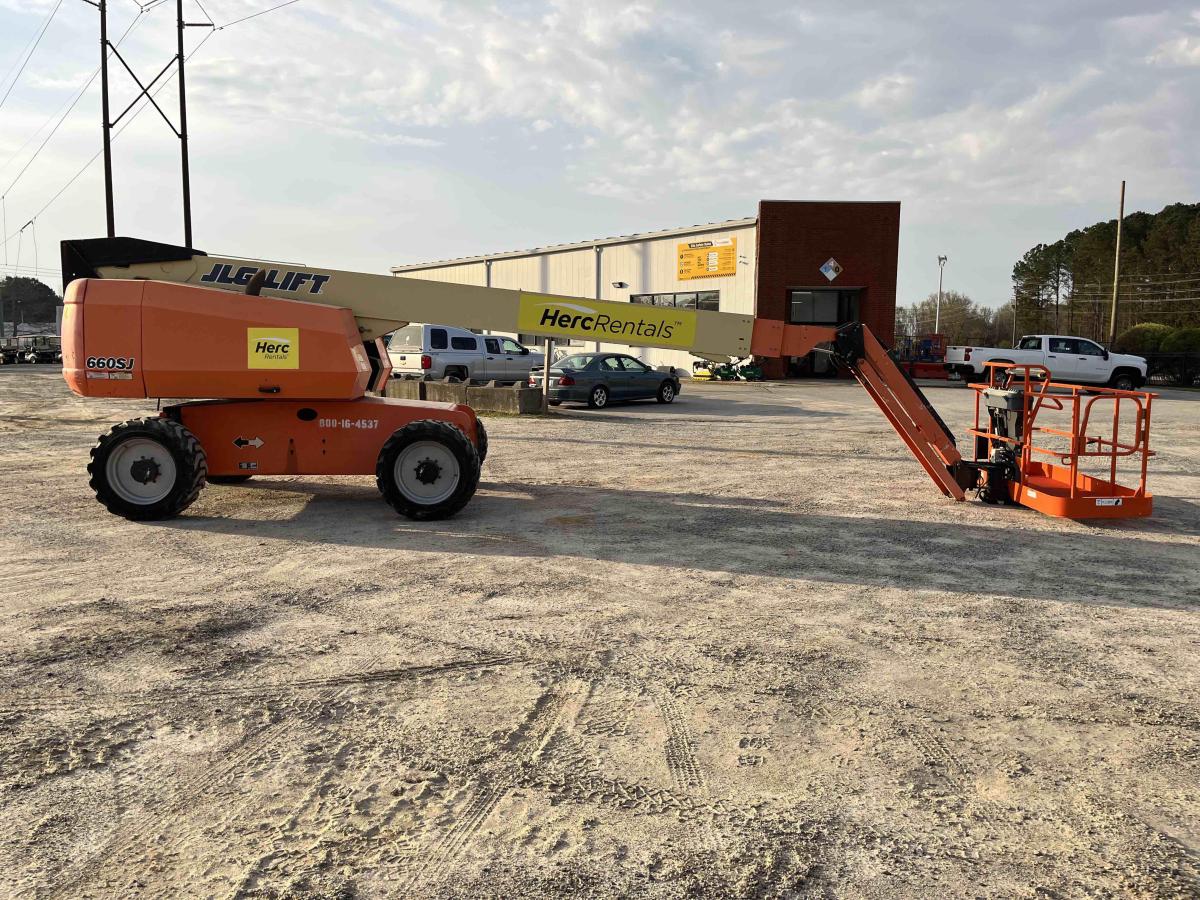 2017 JLG 660SJ