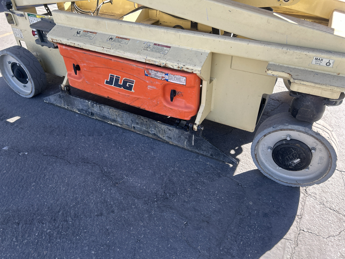 2017 JLG 3246ES-13