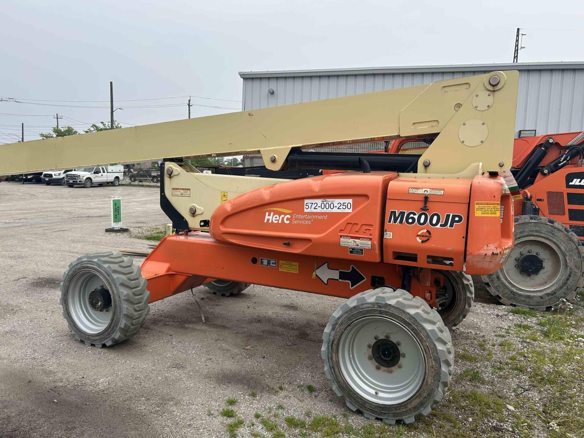 2016 JLG M600JP