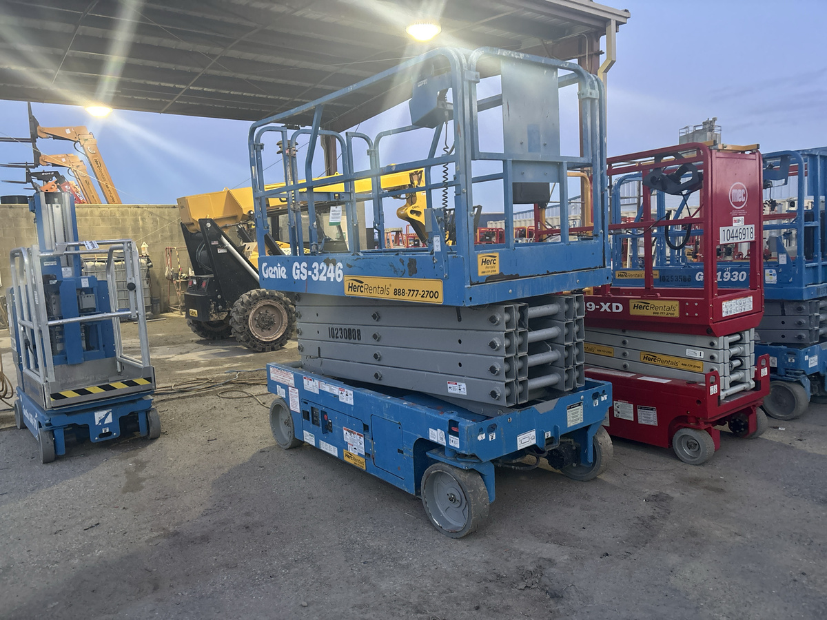 2017 Genie GS-3246-2