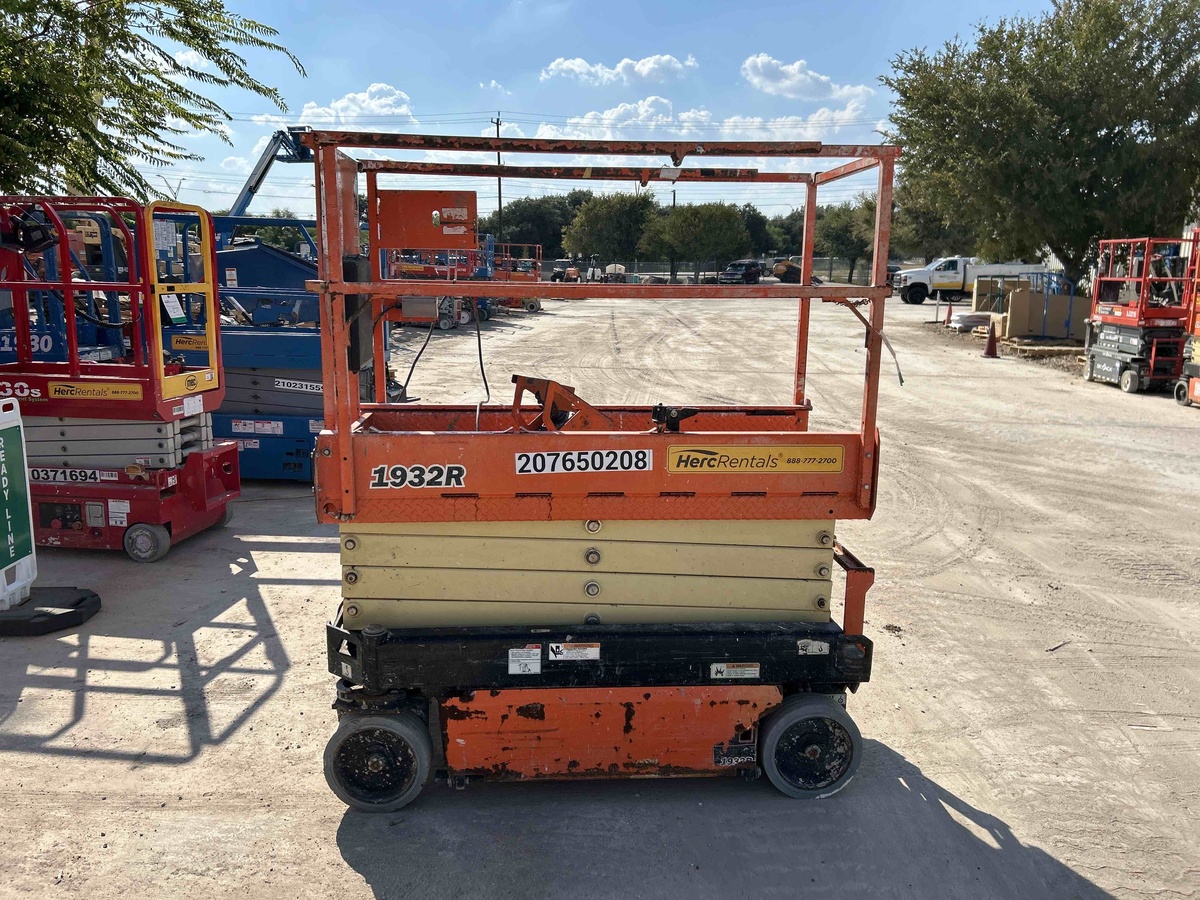2018 JLG 1932R-4