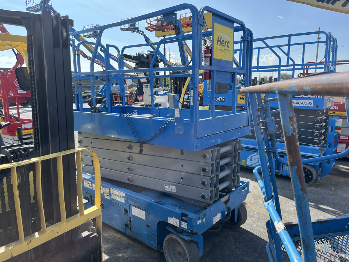 2018 Genie GS-3246-4