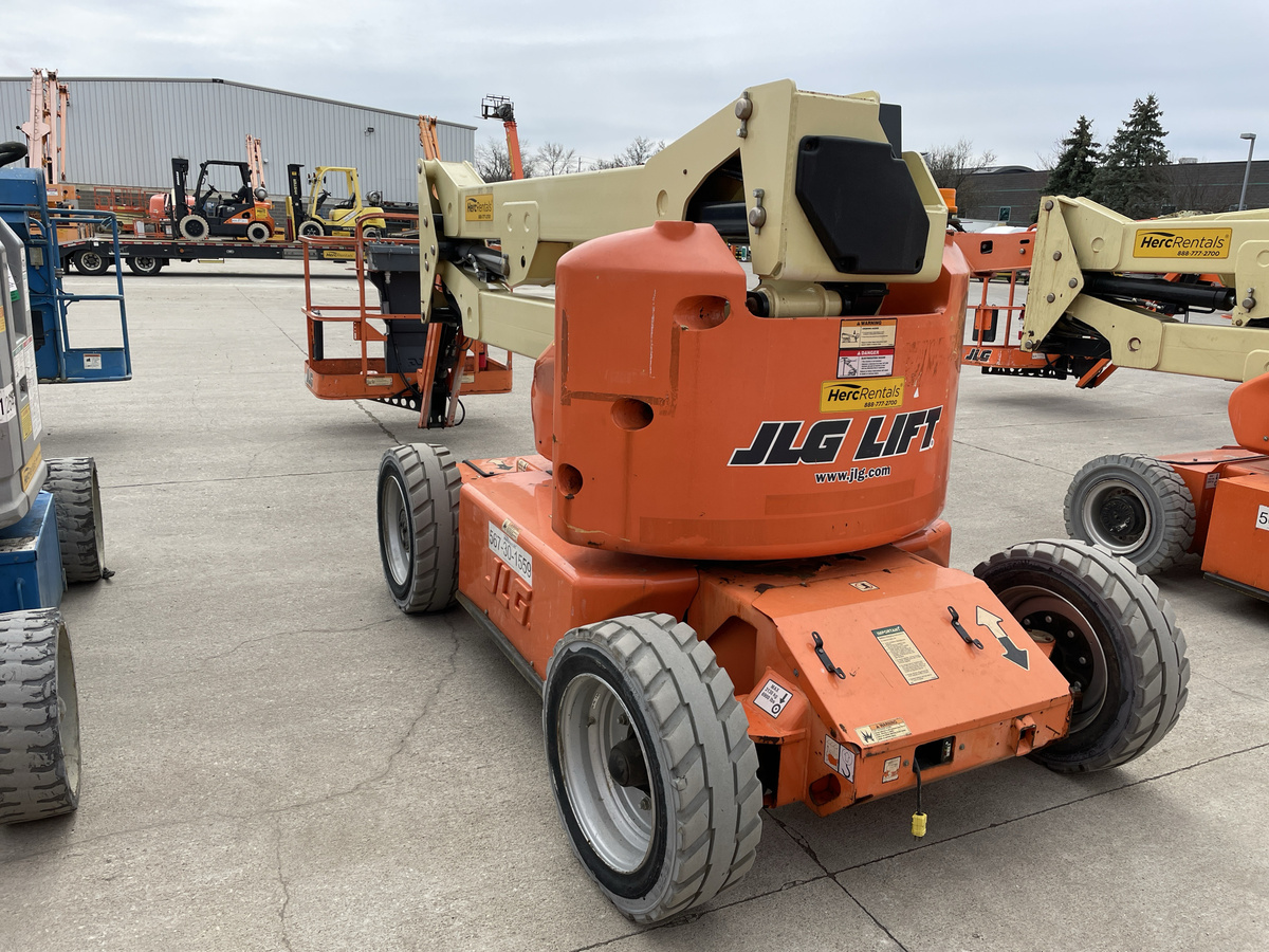 2013 JLG E450AJ-4