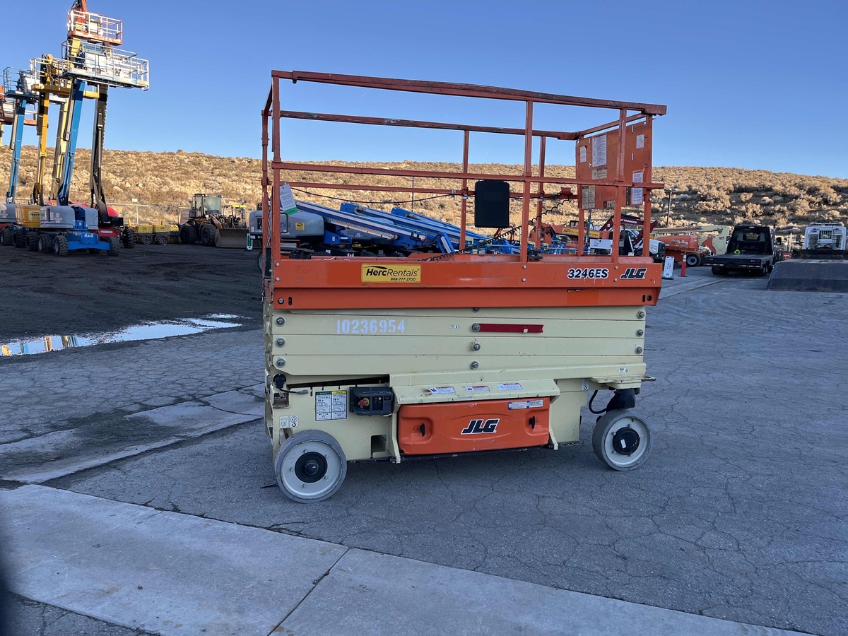 2018 JLG 3246ES-5