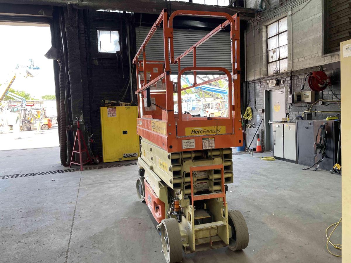 2017 JLG 2632ES-3