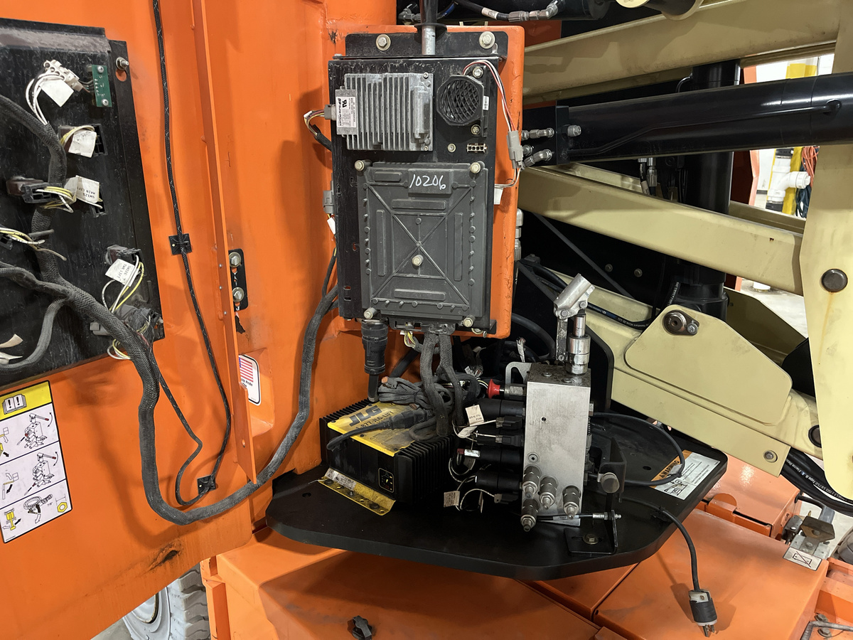 2017 JLG E300AJP-7