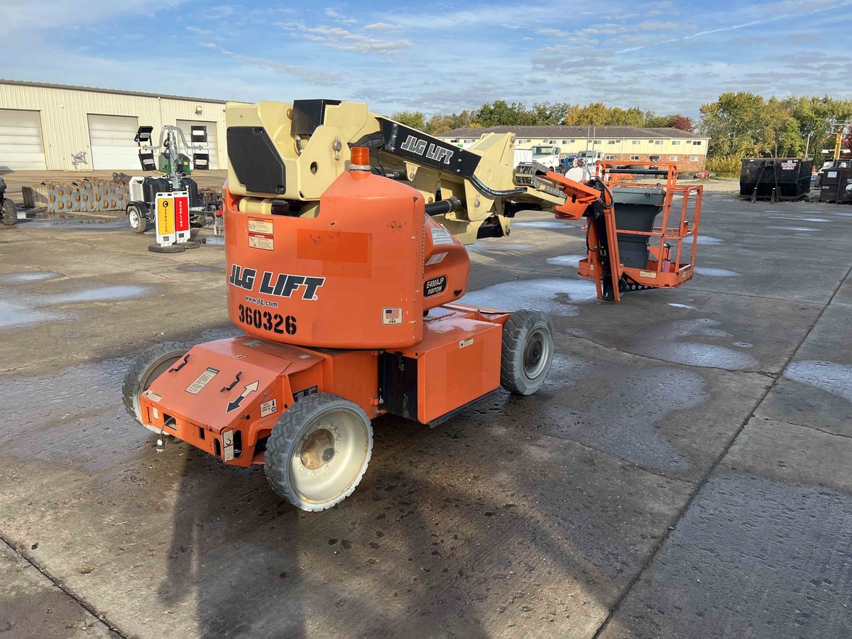2016 JLG E400AJPN-4