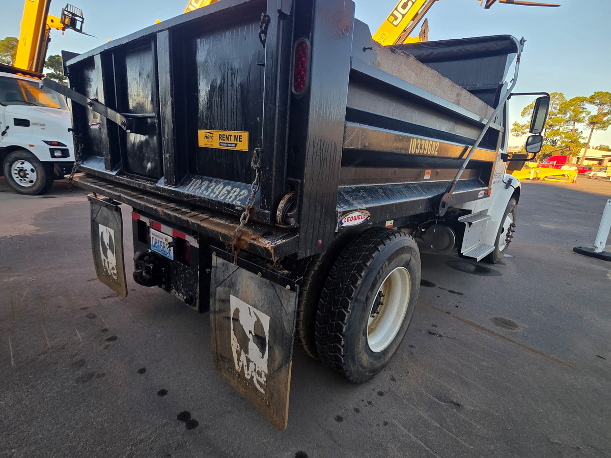 2021 Freightliner M2106-4