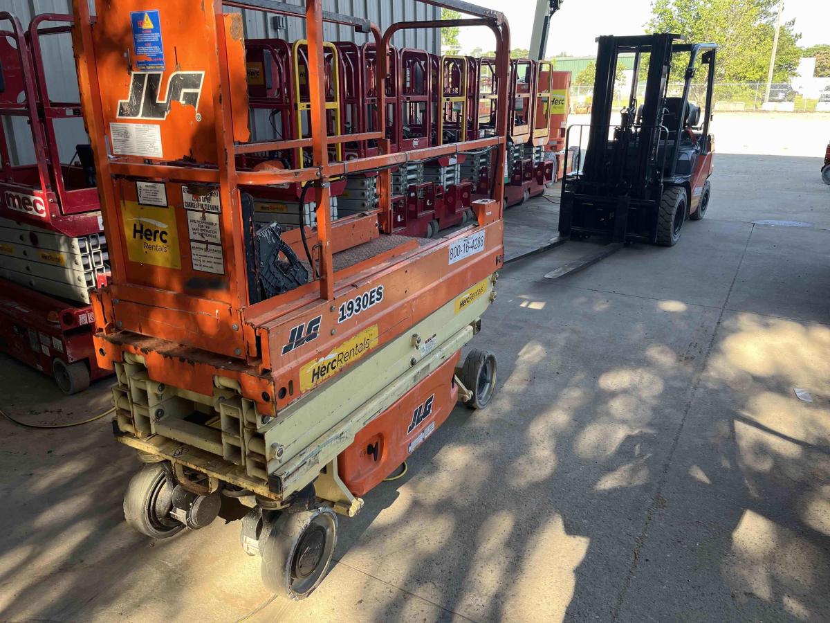 2017 JLG 1930ES