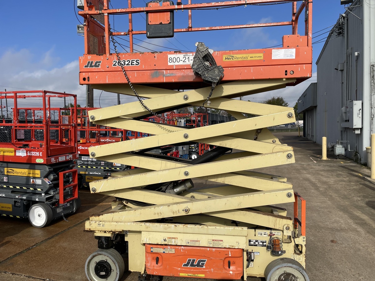 2018 JLG 2632ES-12