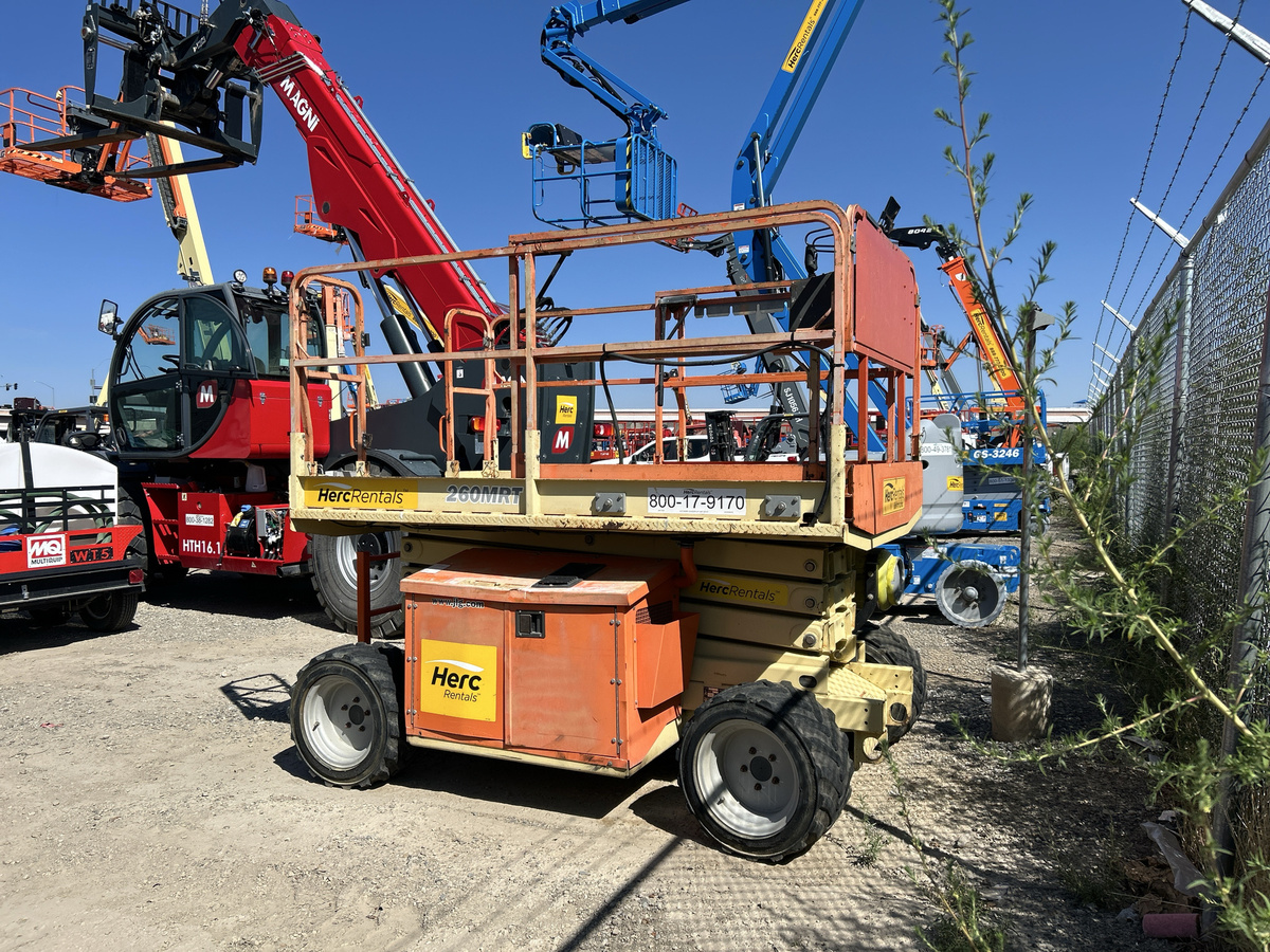 2017 JLG 260MRT-4