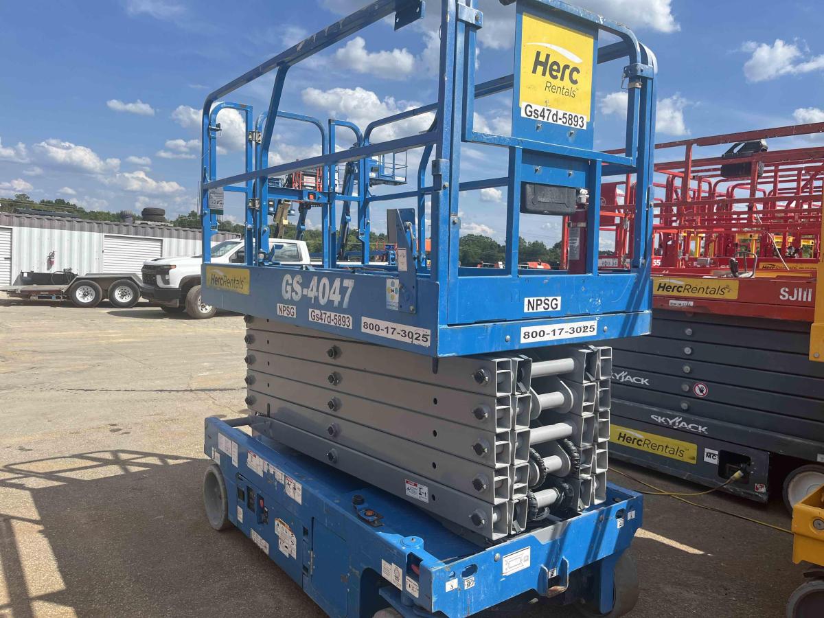2017 Genie GS-4047