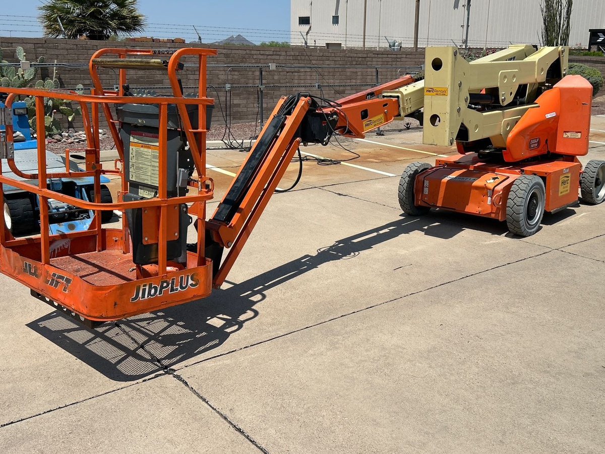 2018 JLG E400AJPN-4