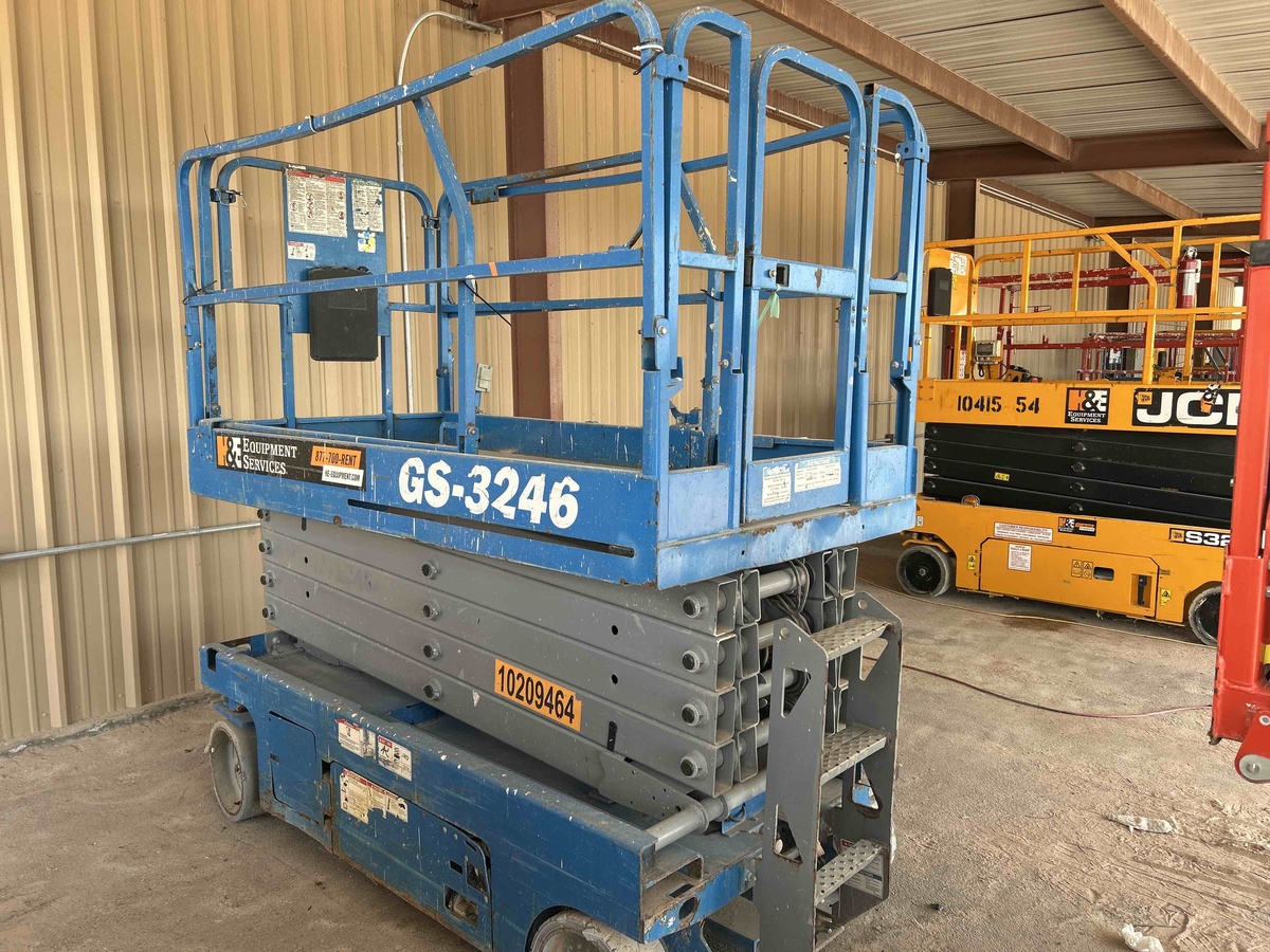 2017 Genie GS-3246-7