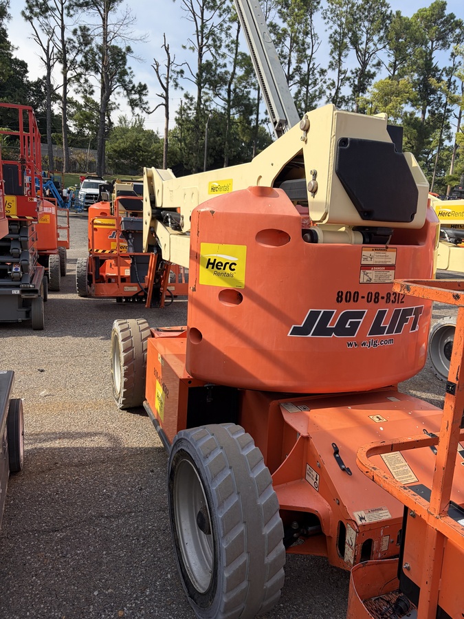 2016 JLG E450AJ-2