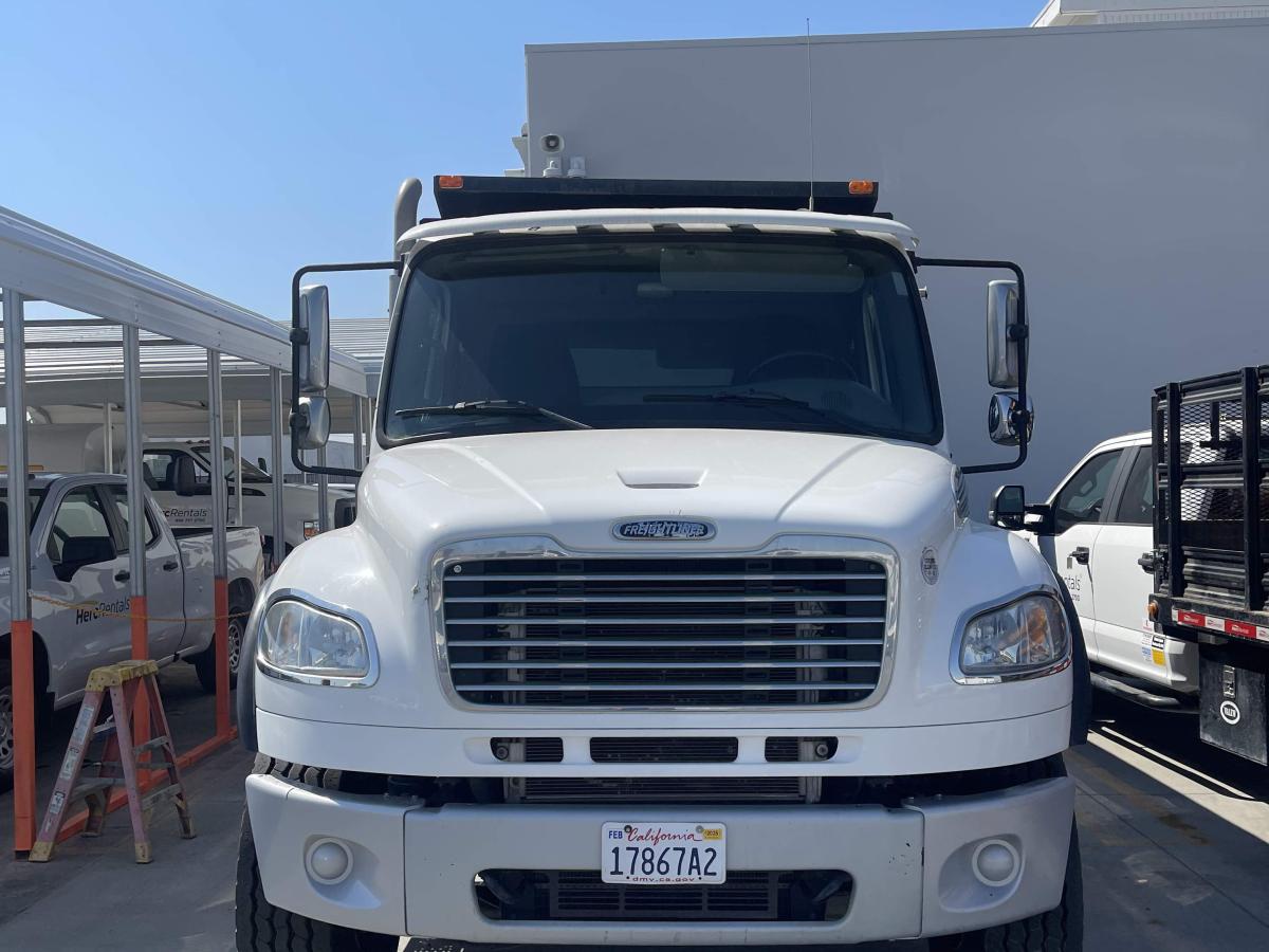 2016 Freightliner M2106-2