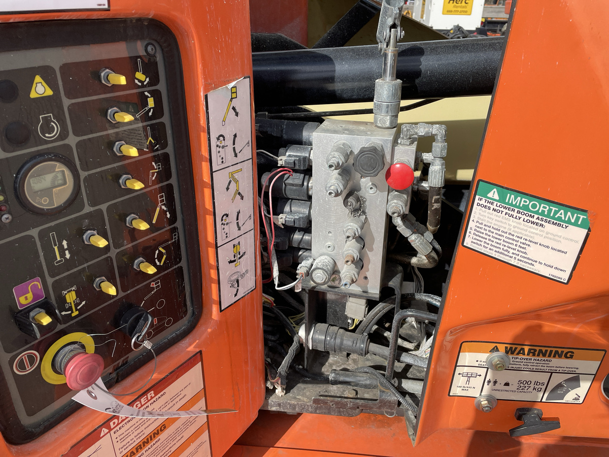 2017 JLG E400AJPN-6