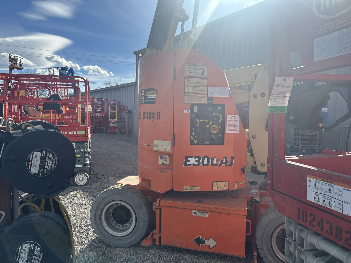2016 JLG E300AJ-5