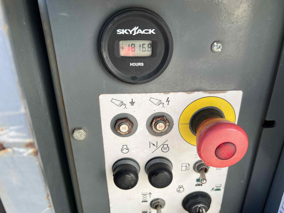 2018 Skyjack SJ-6826RT-9