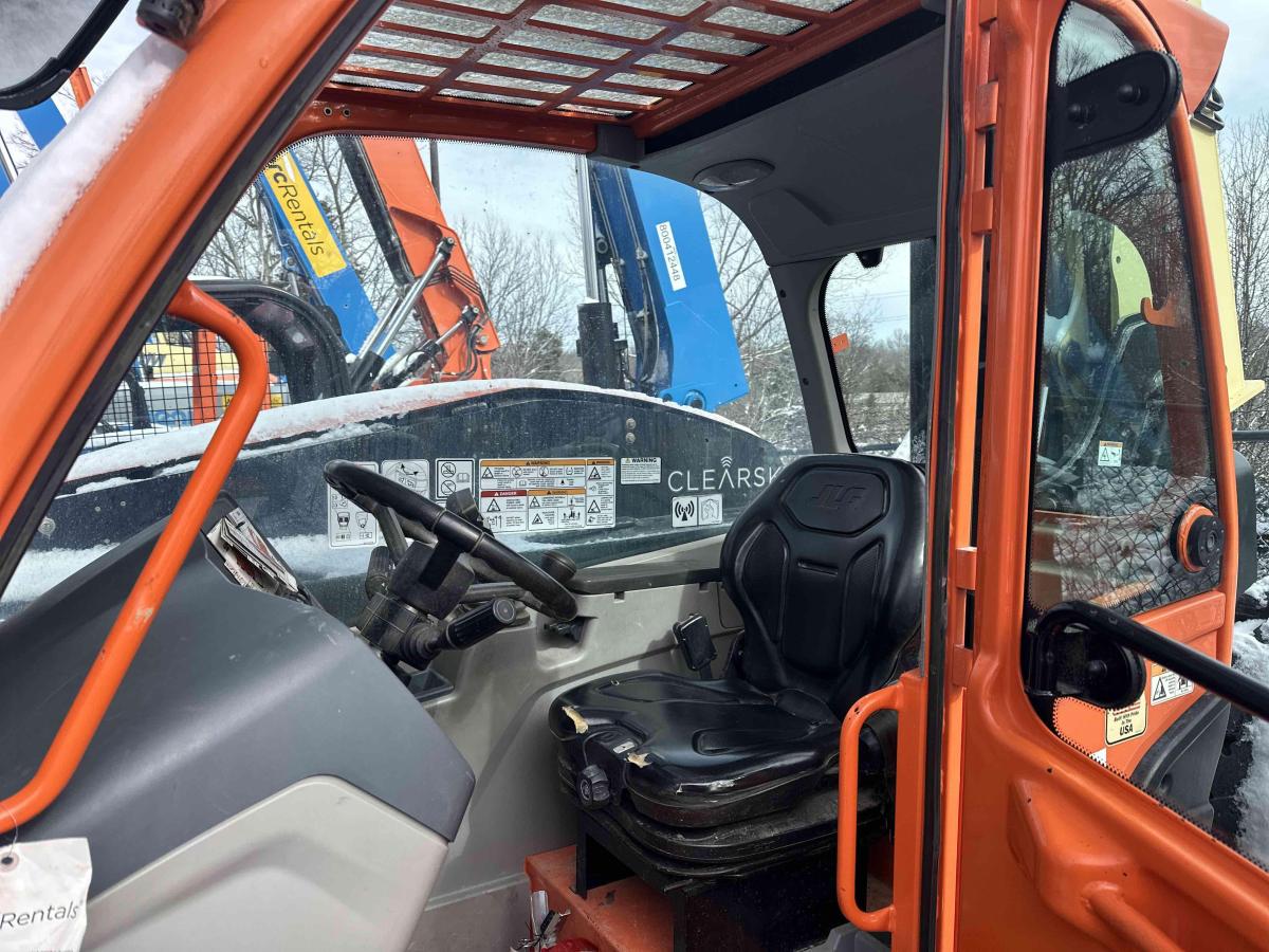 2018 JLG 1255