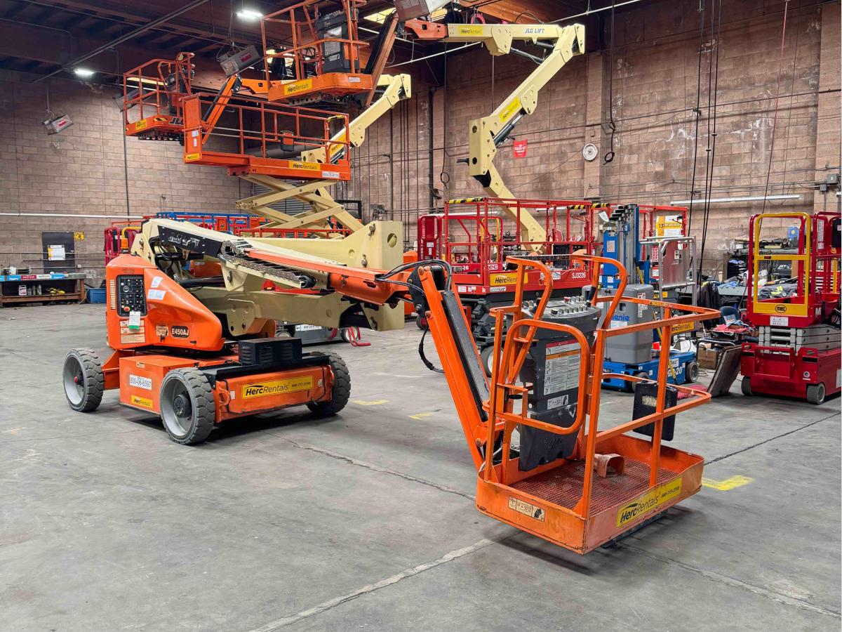 2015 JLG E450AJ