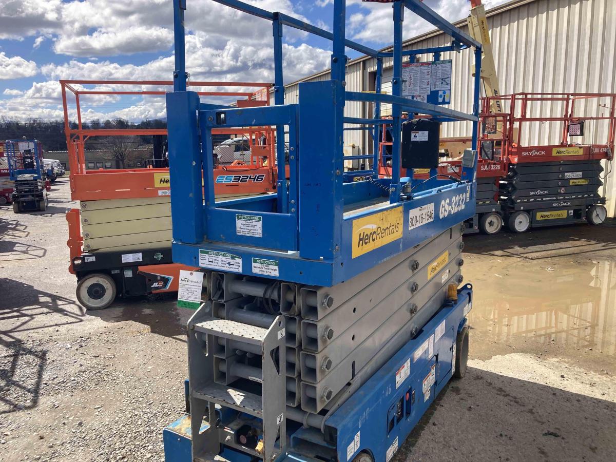 2017 Genie GS-3232