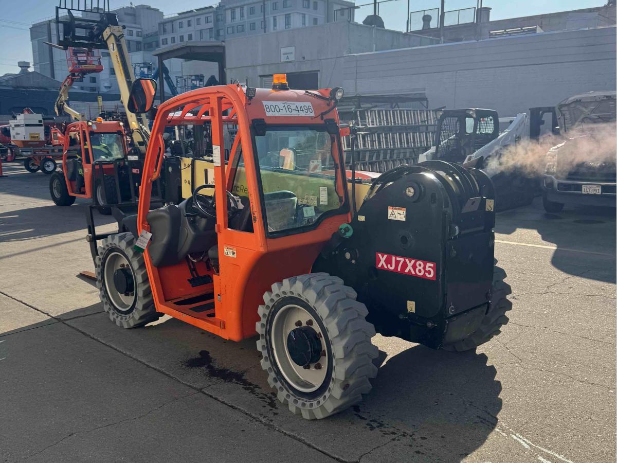 2017 JLG G5-18A