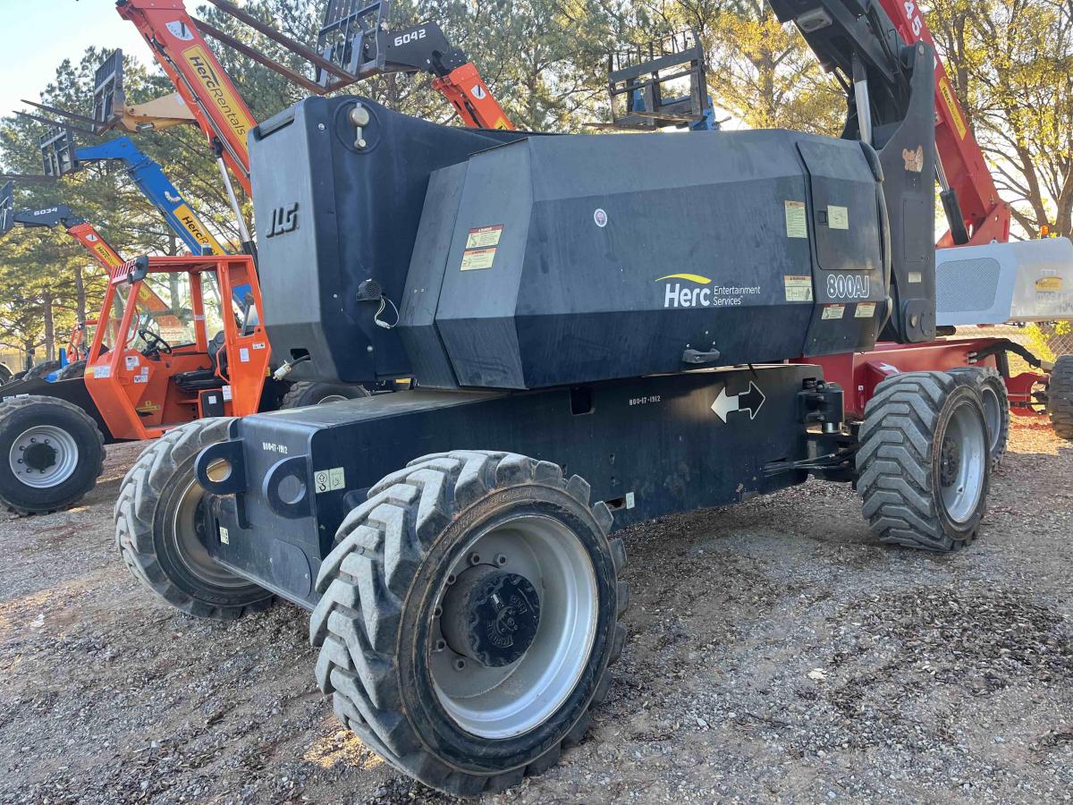 2017 JLG 800AJ
