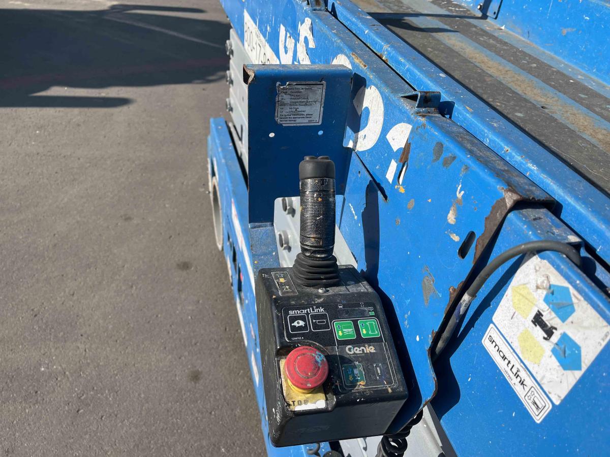 2017 Genie GS-3232