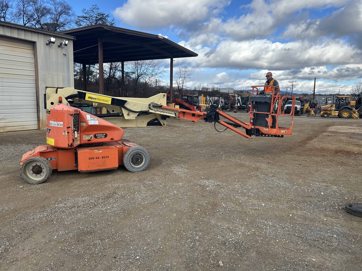 2015 JLG E400AJPN