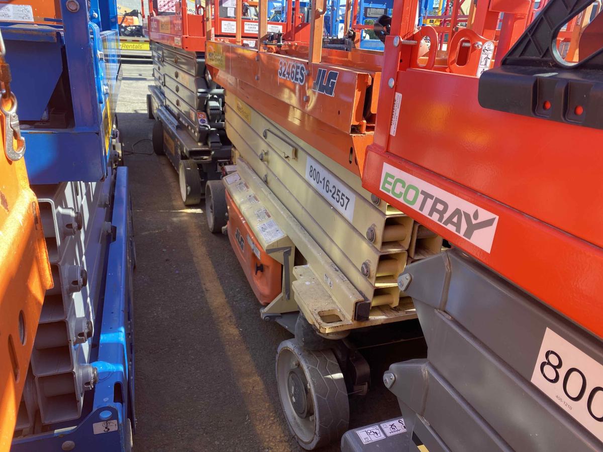 2017 JLG 3246ES