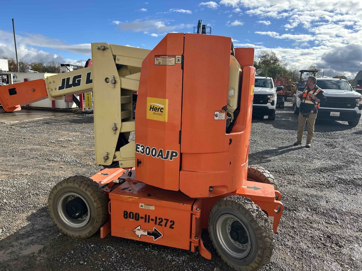 2016 JLG E300AJP-5