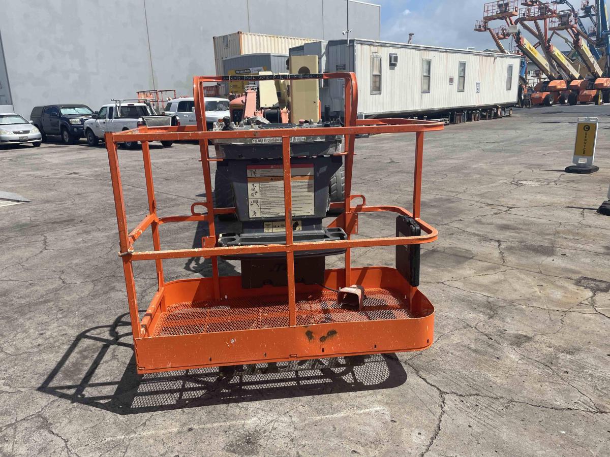 2013 JLG E450AJ