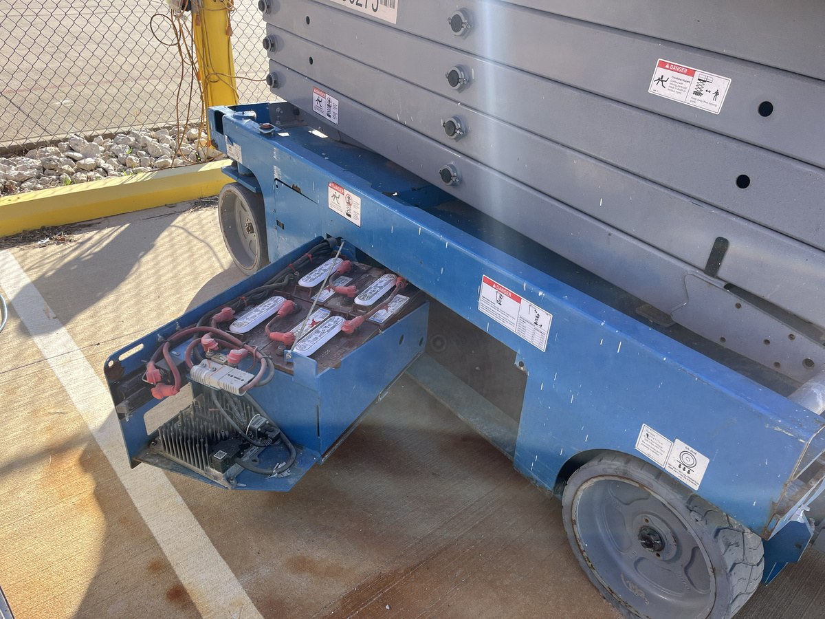 2018 Genie GS-3246-8