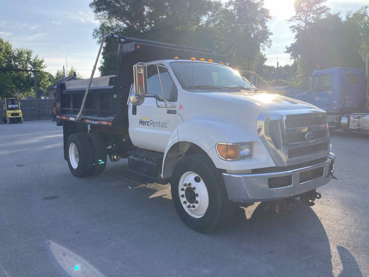 2015 Ford F750-2