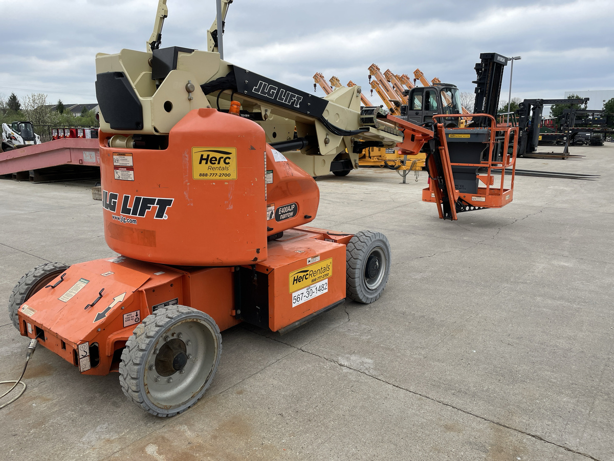 2015 JLG E400AJPN-2