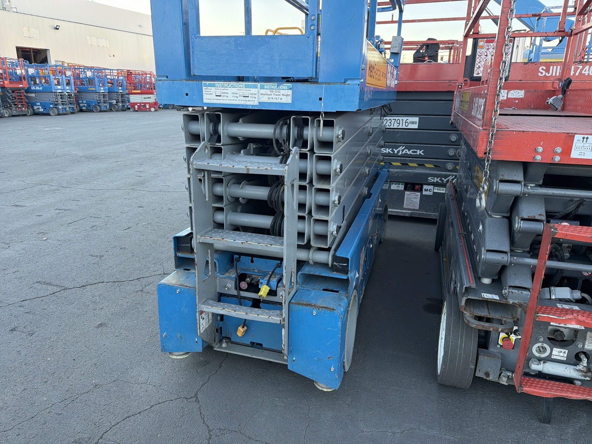 2017 Genie GS-3232-4
