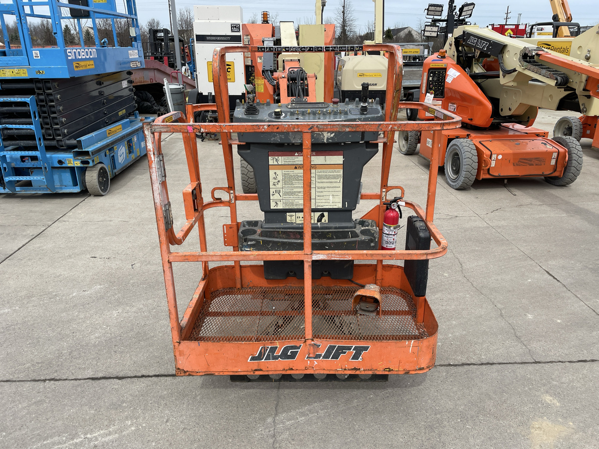 2016 JLG E300AJP-5
