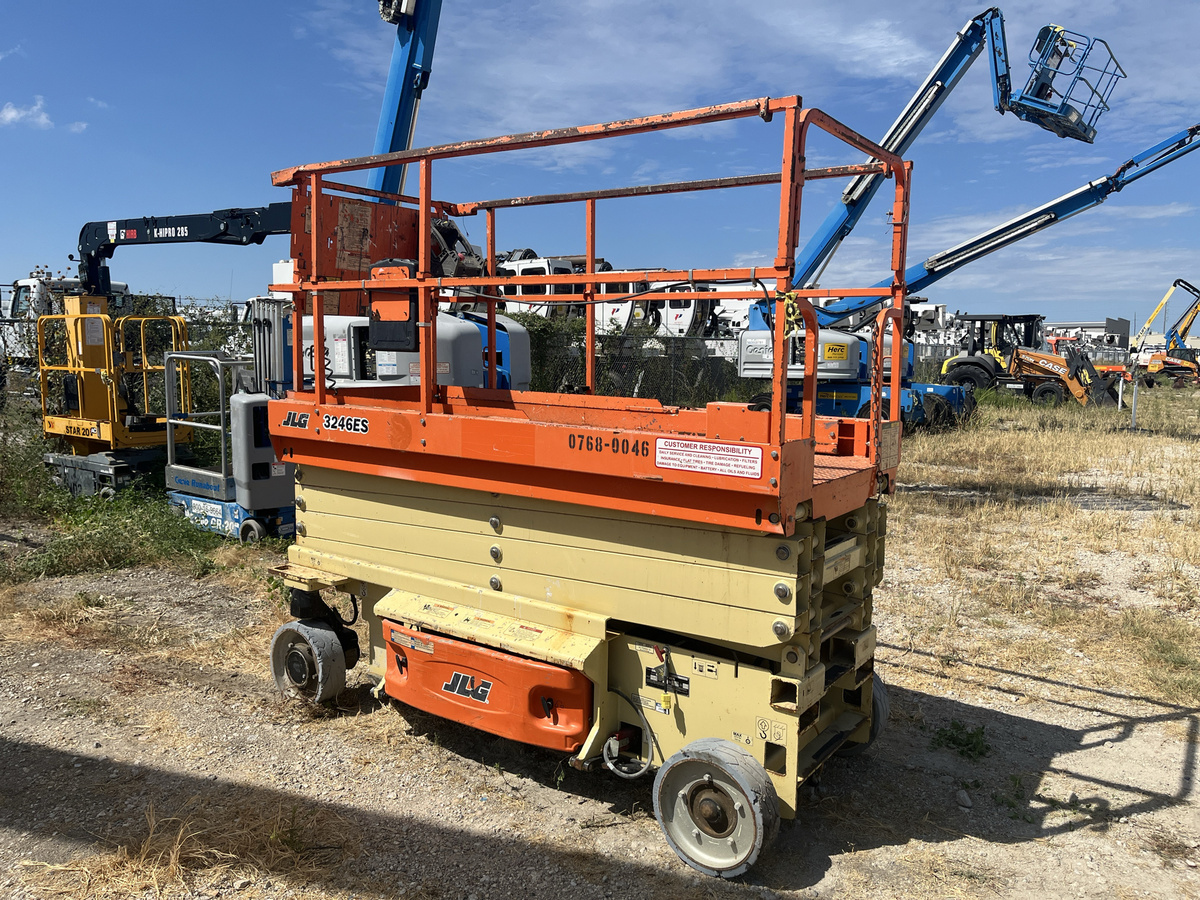 2018 JLG 3246ES-13