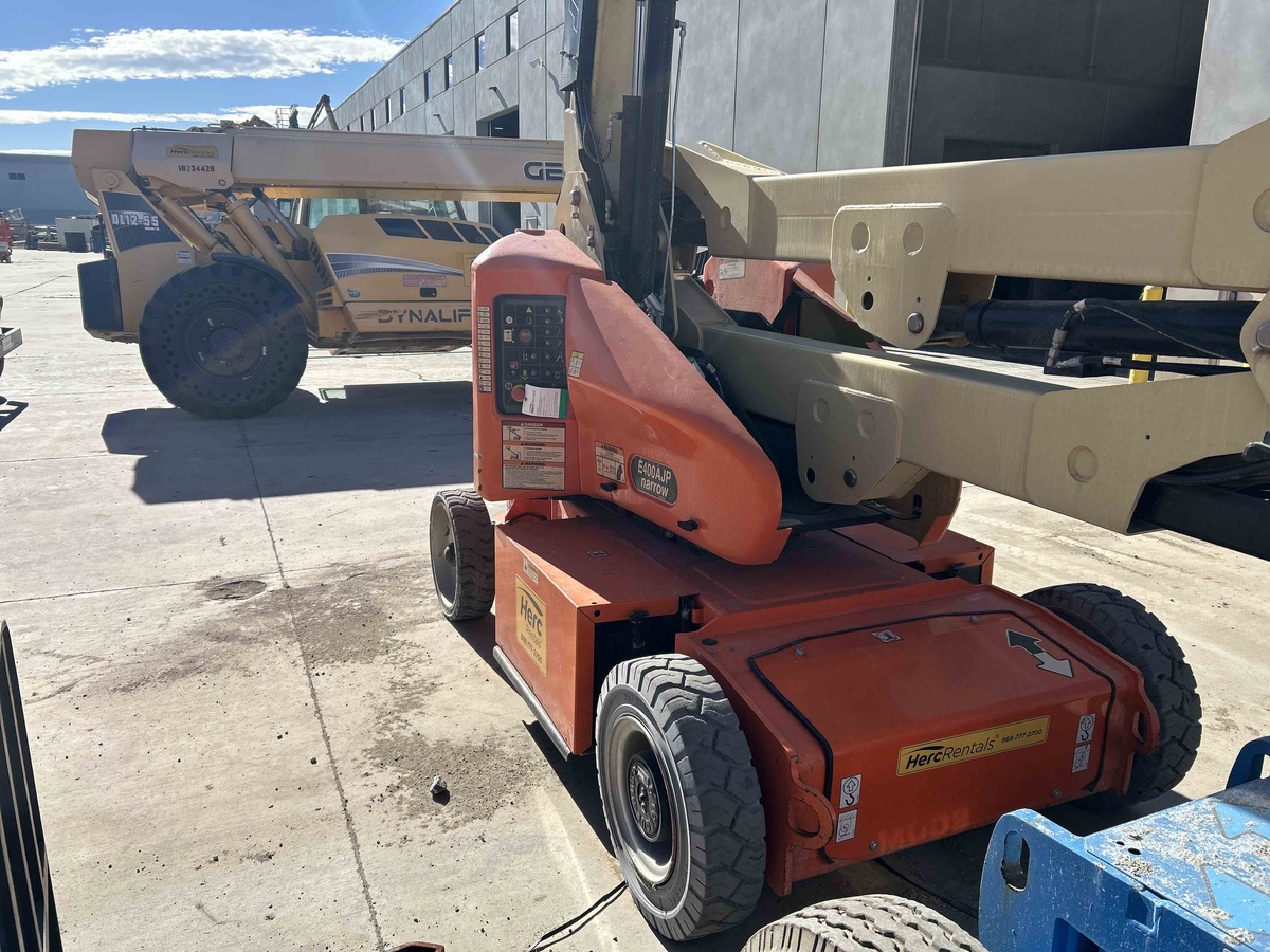 2017 JLG E400AJPN-4