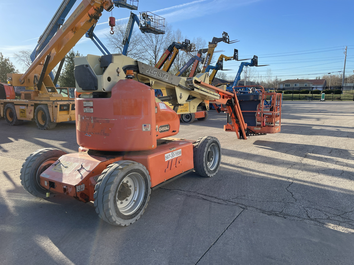 2013 JLG E450AJ-4