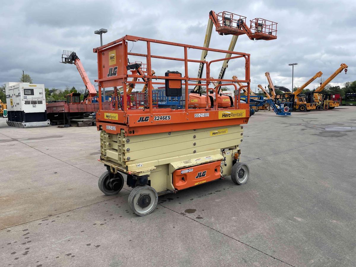 2018 JLG 3246ES