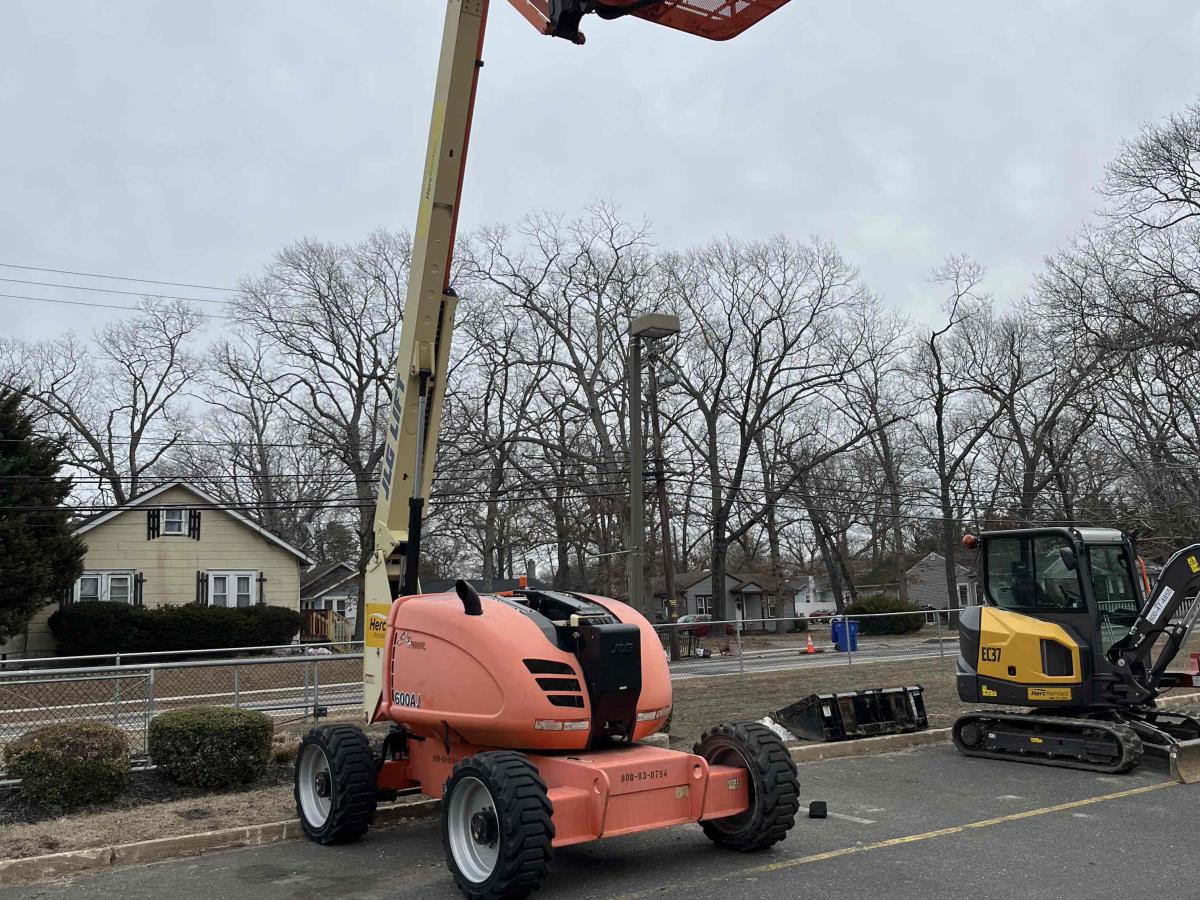 2014 JLG 600AJ